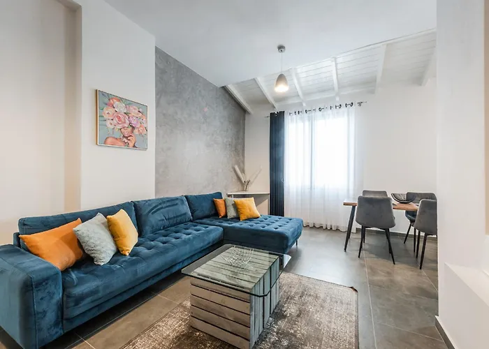 Royal Hill Apartments By Ps